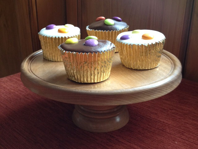 Cake stand