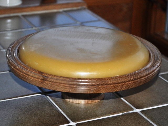 wooden cake stand