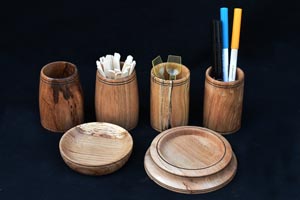Pen pots and dishes